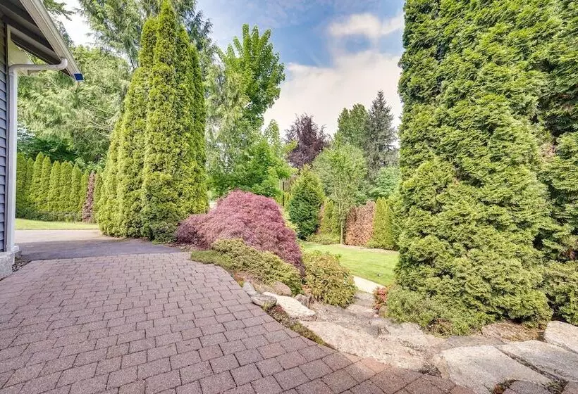 Issaquah Retreat Near Lake Sammamish State Park!