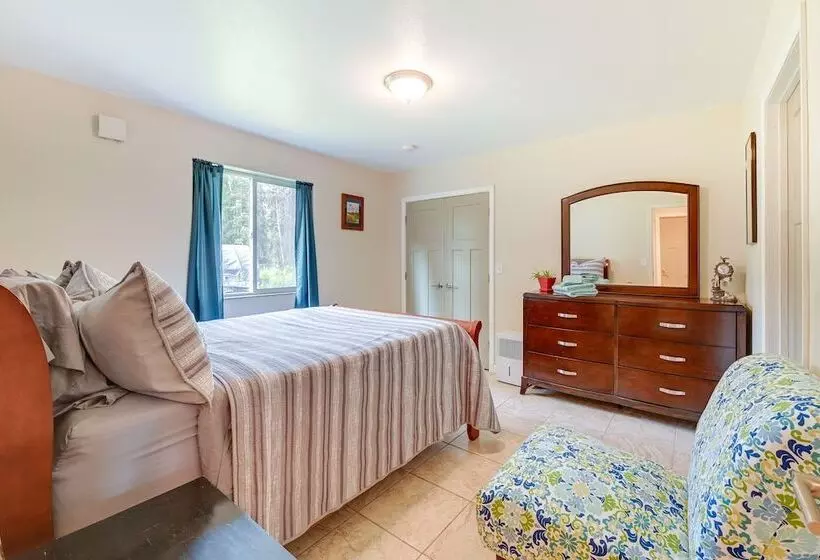 Lovely Soldotna Home, Steps From Kenai River