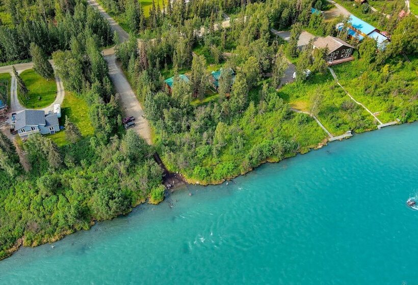 Lovely Soldotna Home, Steps From Kenai River