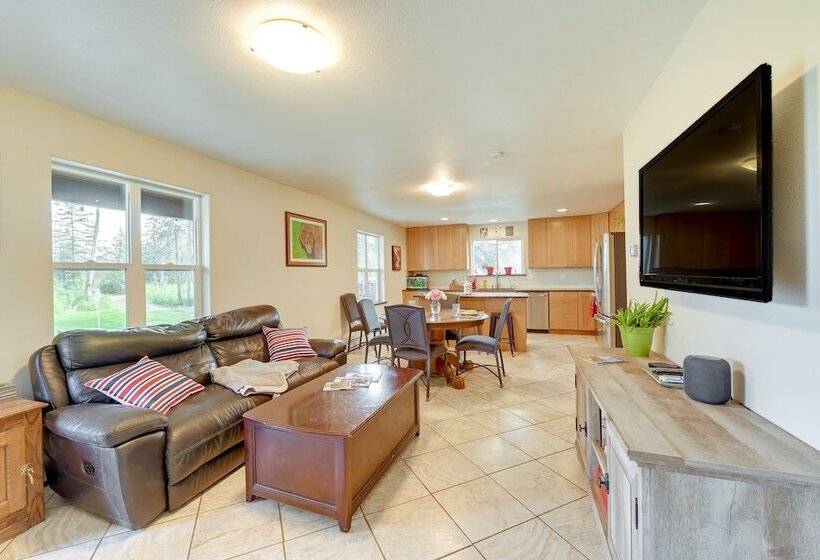 Lovely Soldotna Home, Steps From Kenai River