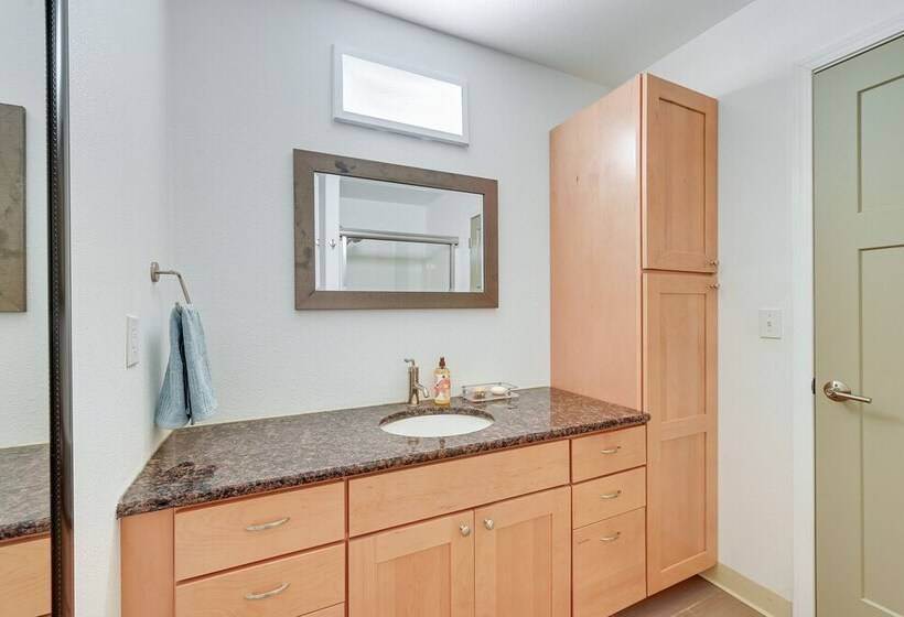 Lovely Soldotna Home, Steps From Kenai River