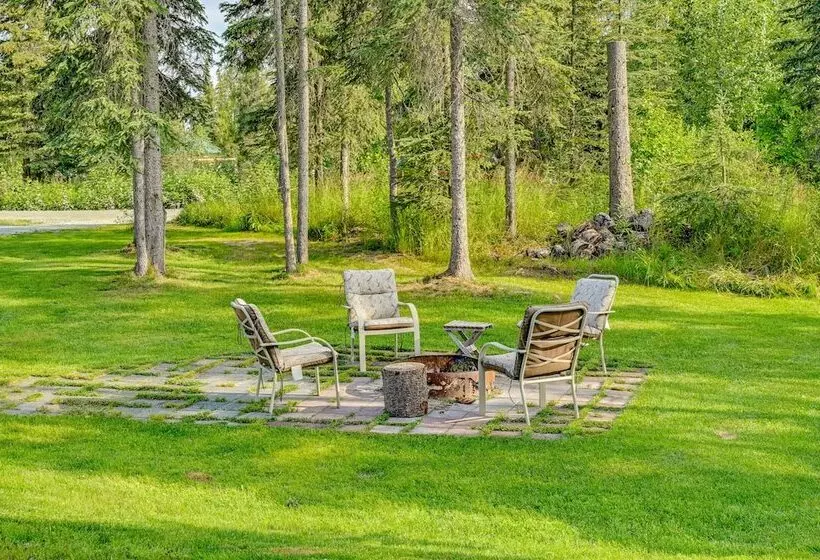 Lovely Soldotna Home, Steps From Kenai River