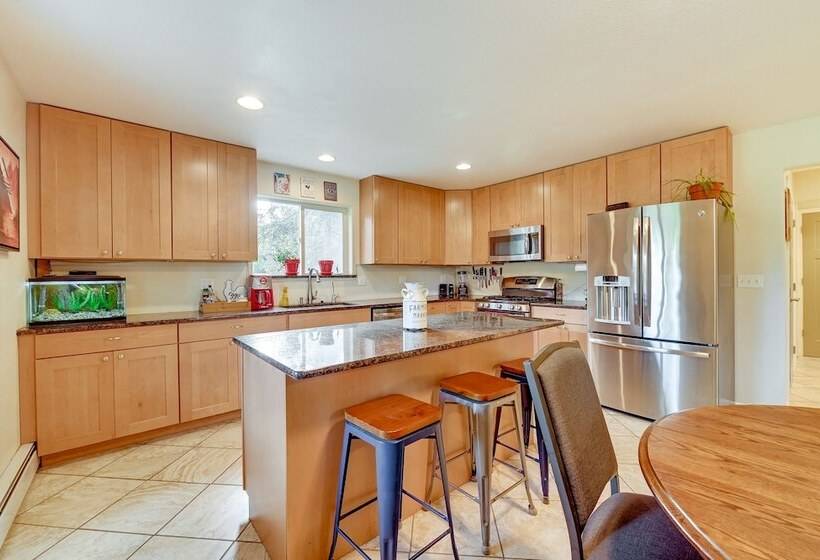 Lovely Soldotna Home, Steps From Kenai River