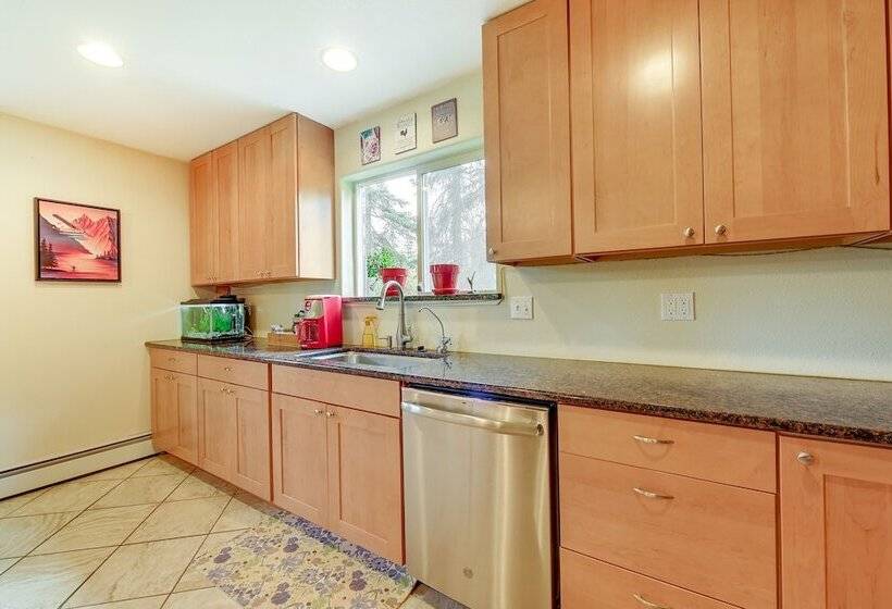 Lovely Soldotna Home, Steps From Kenai River