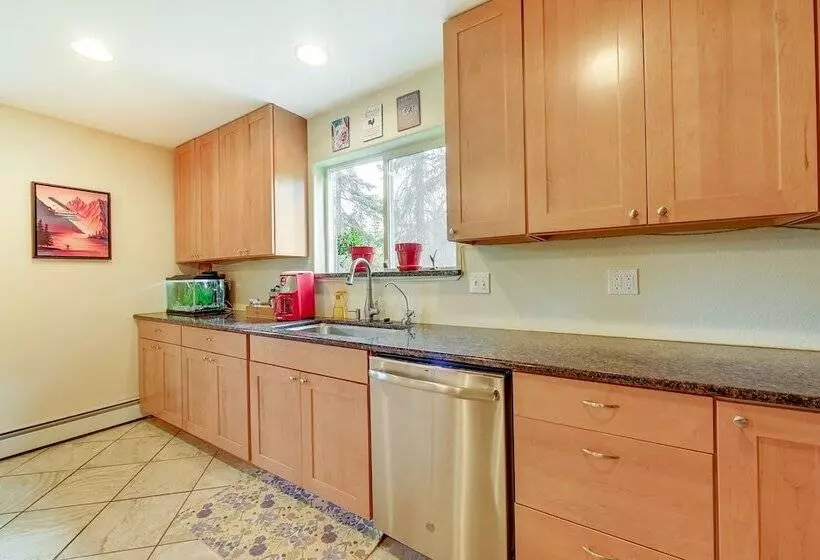 Lovely Soldotna Home, Steps From Kenai River