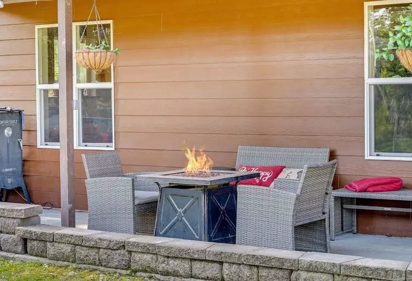 Lovely Soldotna Home, Steps From Kenai River