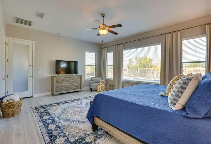 Luxe Goodyear Home: Pool, Swim Up Bar, Game Room!