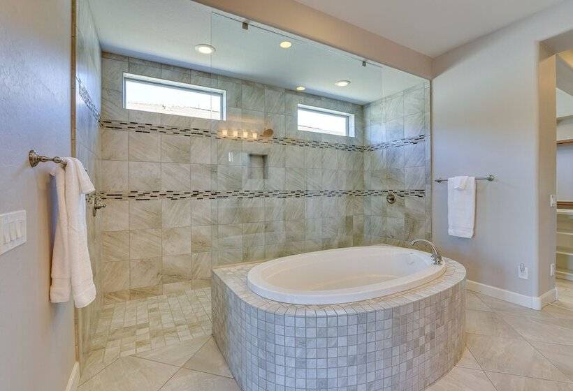 Luxe Goodyear Home: Pool, Swim Up Bar, Game Room!