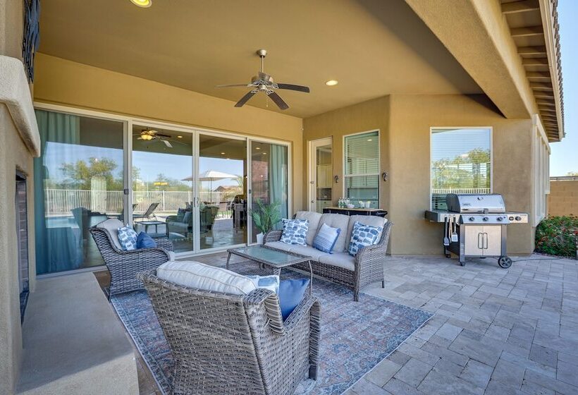 Luxe Goodyear Home: Pool, Swim Up Bar, Game Room!