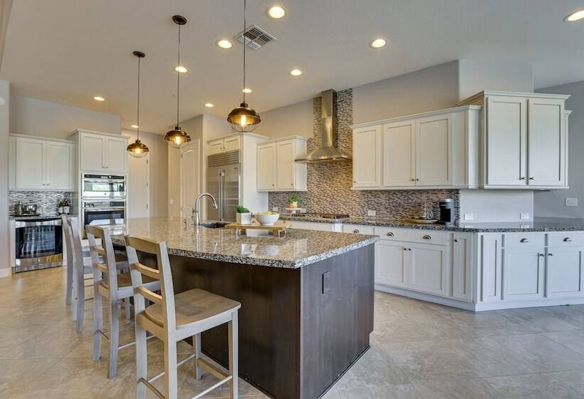 Luxe Goodyear Home: Pool, Swim Up Bar, Game Room!