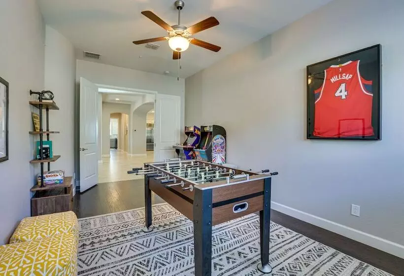 Luxe Goodyear Home: Pool, Swim Up Bar, Game Room!