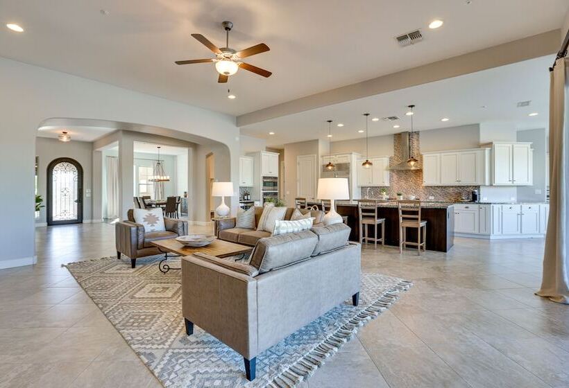 Luxe Goodyear Home: Pool, Swim Up Bar, Game Room!
