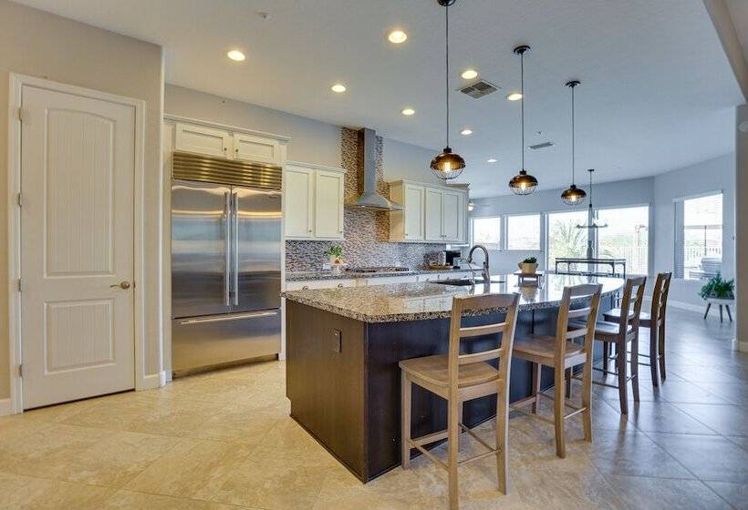 Luxe Goodyear Home: Pool, Swim Up Bar, Game Room!