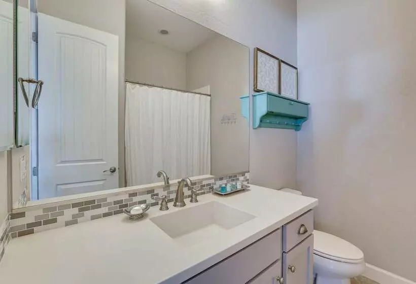 Luxe Goodyear Home: Pool, Swim Up Bar, Game Room!