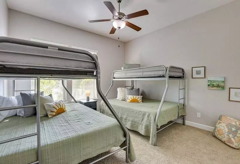 Luxe Goodyear Home: Pool, Swim Up Bar, Game Room!