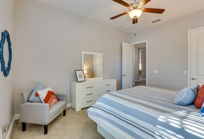 Luxe Goodyear Home: Pool, Swim Up Bar, Game Room!