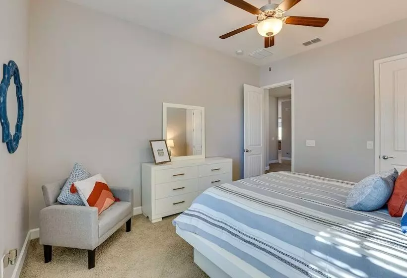 Luxe Goodyear Home: Pool, Swim Up Bar, Game Room!