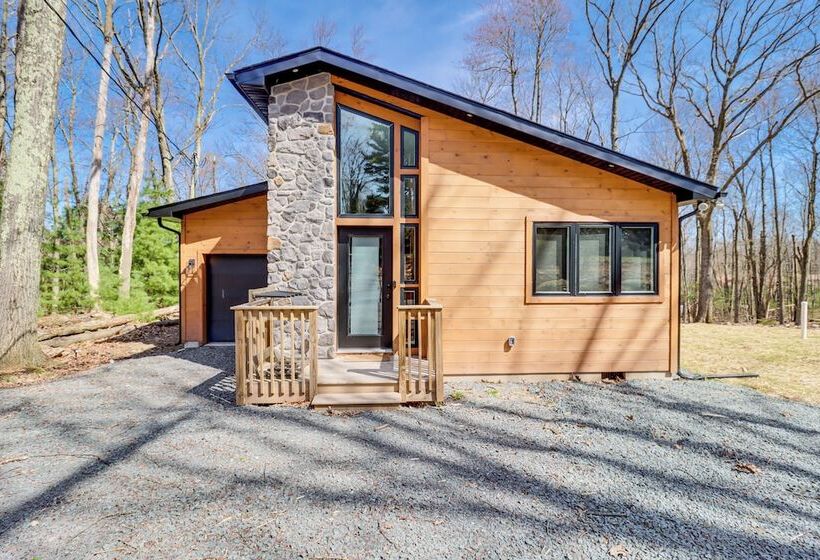 Lake Harmony Resort Home W/ Deck   4 Mi To Skiing!