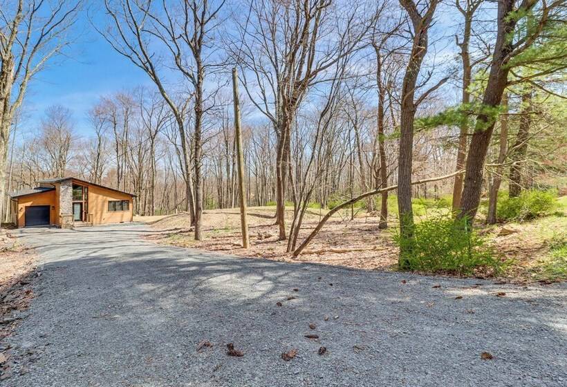 Lake Harmony Resort Home W/ Deck   4 Mi To Skiing!