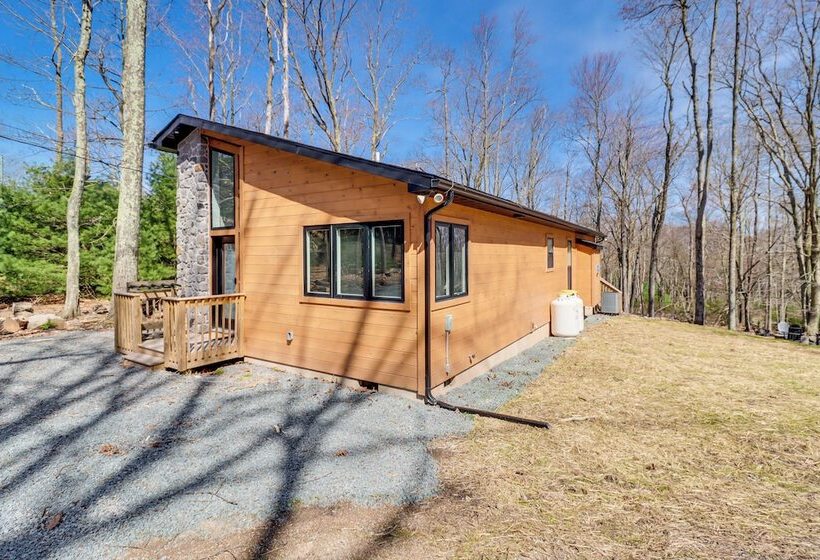 Lake Harmony Resort Home W/ Deck   4 Mi To Skiing!