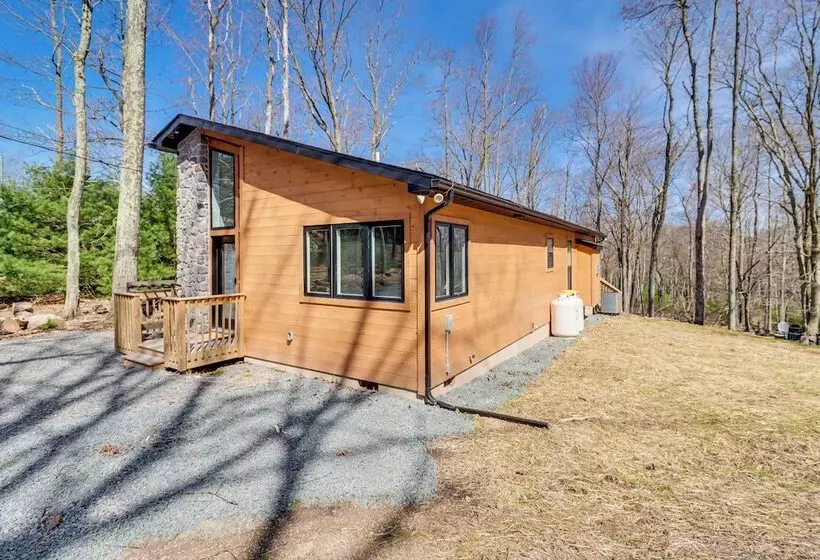 Lake Harmony Resort Home W/ Deck   4 Mi To Skiing!
