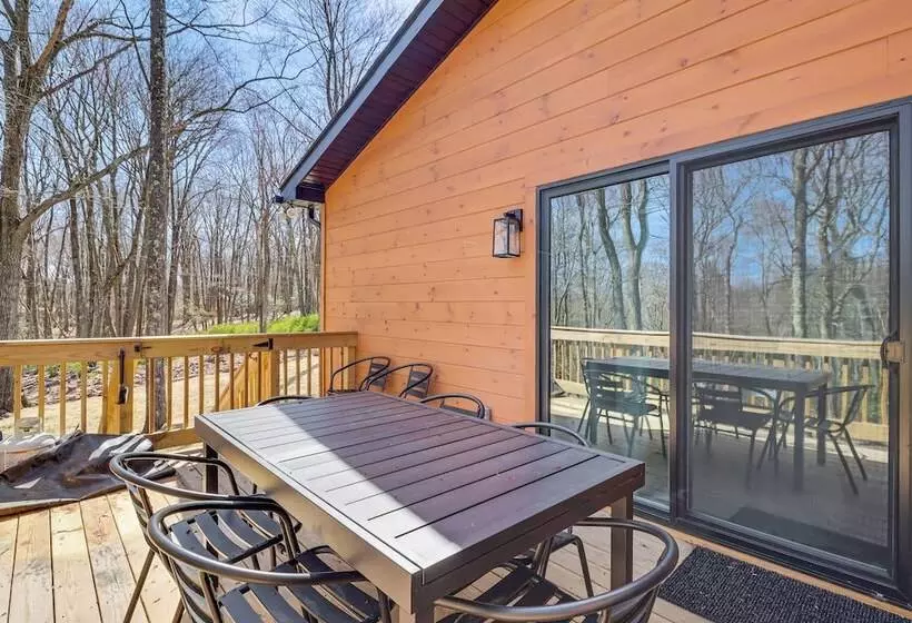Lake Harmony Resort Home W/ Deck   4 Mi To Skiing!