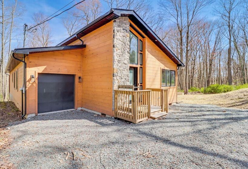 Lake Harmony Resort Home W/ Deck   4 Mi To Skiing!