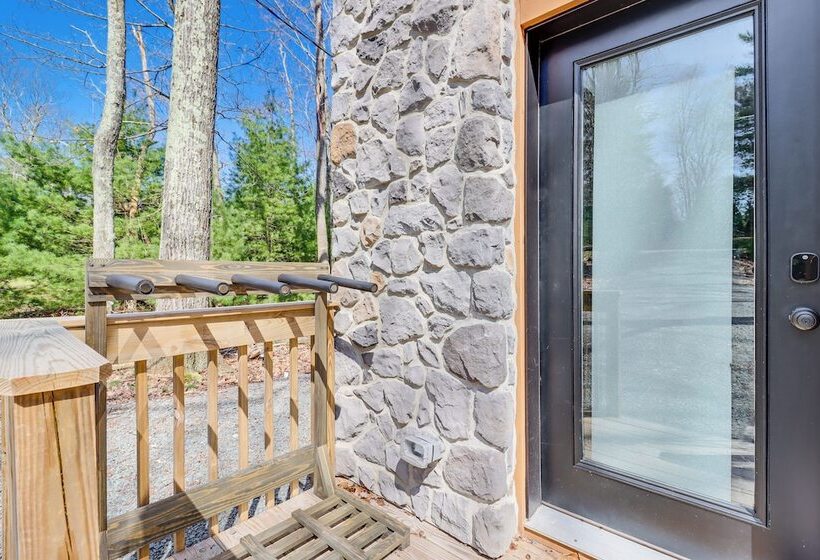 Lake Harmony Resort Home W/ Deck   4 Mi To Skiing!