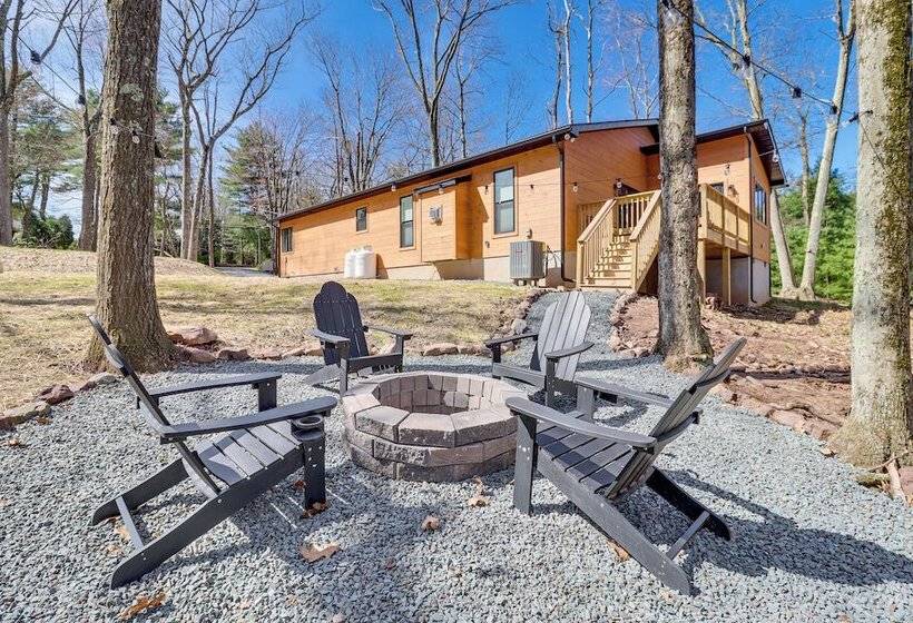 Lake Harmony Resort Home W/ Deck   4 Mi To Skiing!