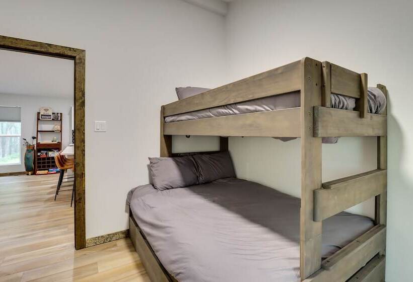 Lake Harmony Resort Home W/ Deck   4 Mi To Skiing!