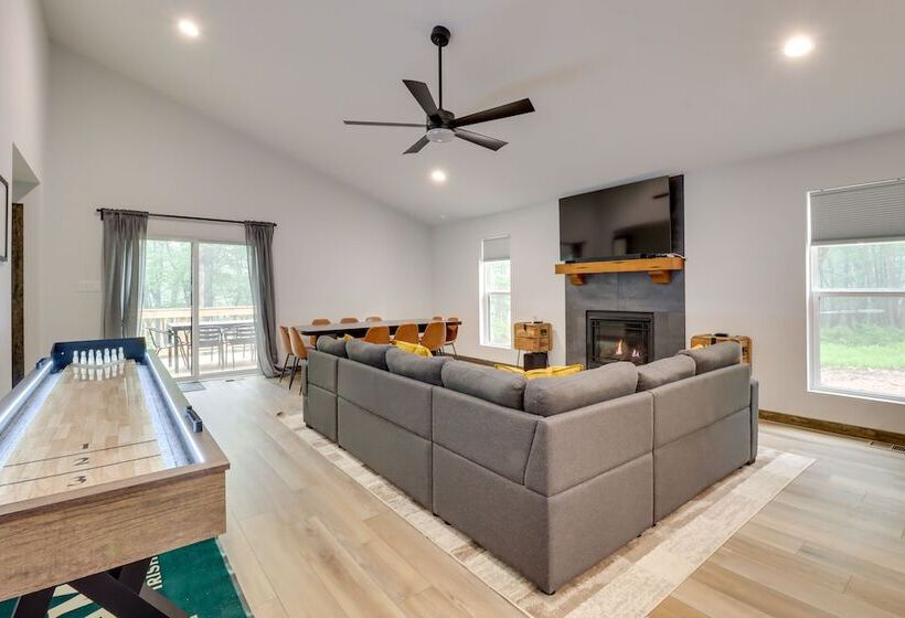 Lake Harmony Resort Home W/ Deck   4 Mi To Skiing!