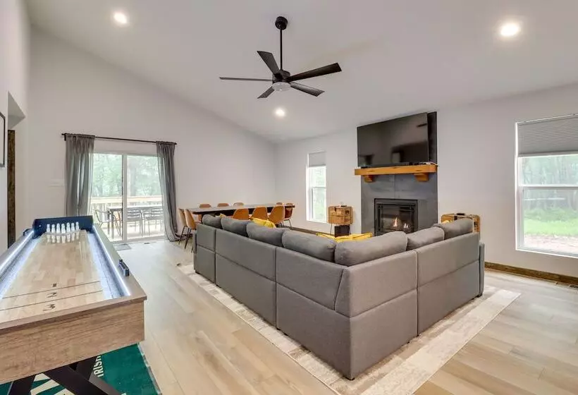 Lake Harmony Resort Home W/ Deck   4 Mi To Skiing!