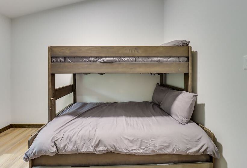 Lake Harmony Resort Home W/ Deck   4 Mi To Skiing!