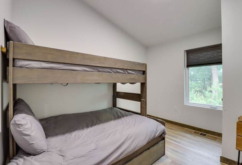 Lake Harmony Resort Home W/ Deck   4 Mi To Skiing!