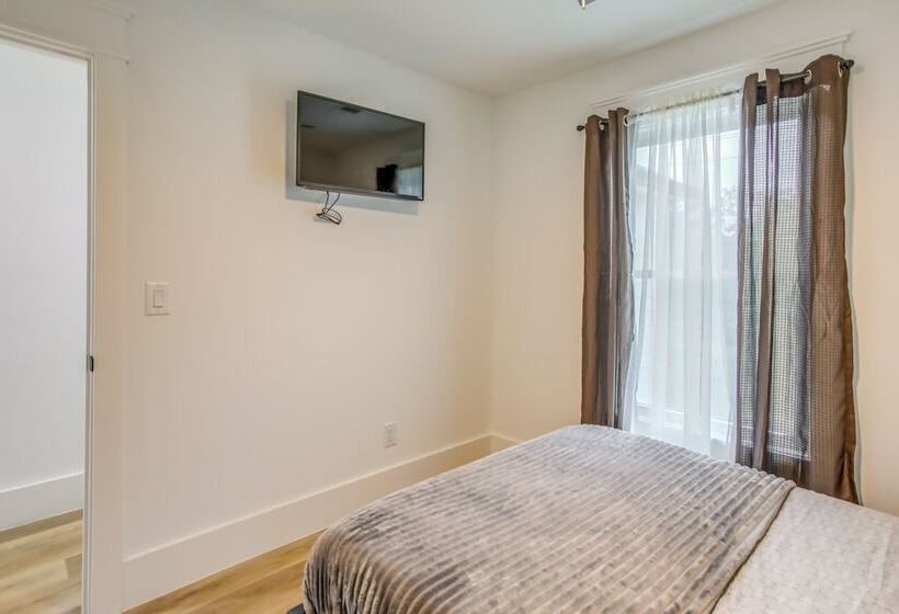 Murrells Inlet Vacation Rental: Near Marsh Walk!