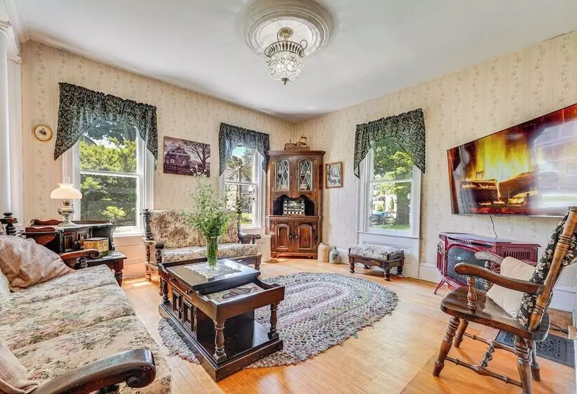 ~ 6 Mi To Lake George: Charming Adirondack Home!