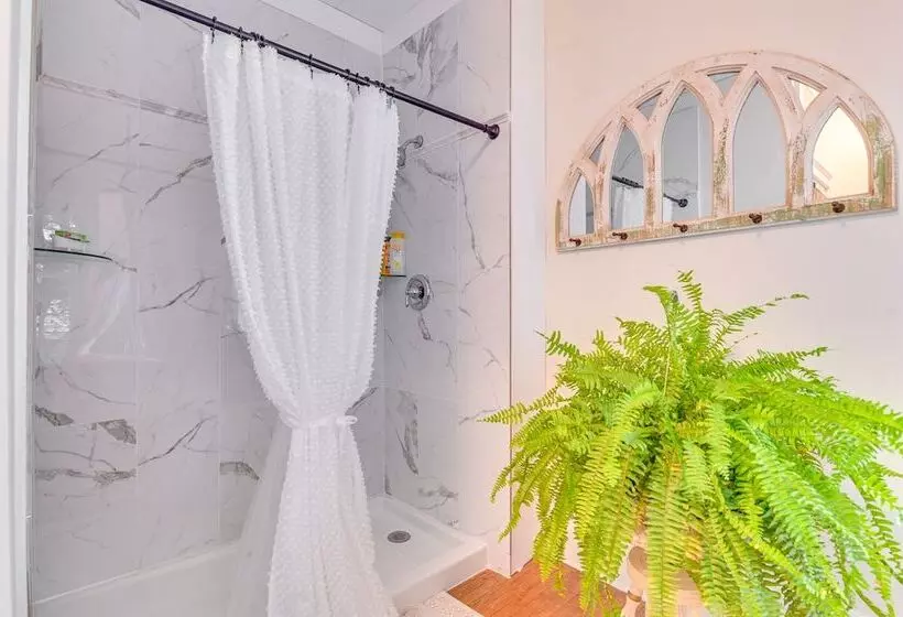 ~ 6 Mi To Lake George: Charming Adirondack Home!