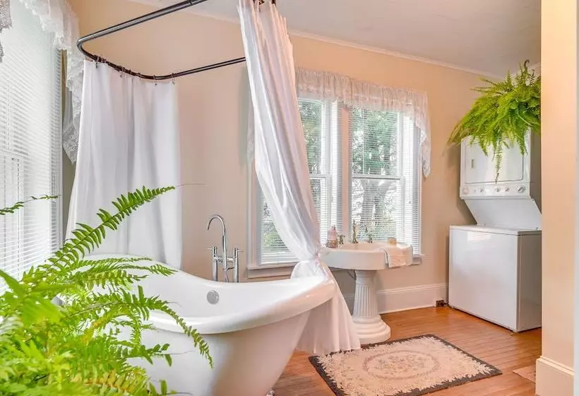 ~ 6 Mi To Lake George: Charming Adirondack Home!