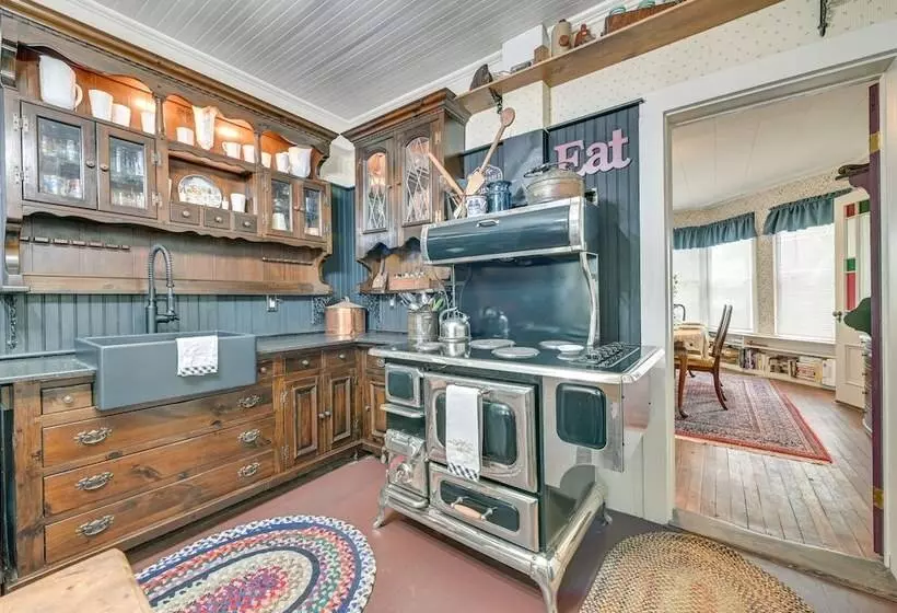 ~ 6 Mi To Lake George: Charming Adirondack Home!