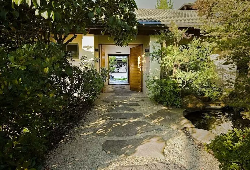 Majatalo Kumiko's Guest House