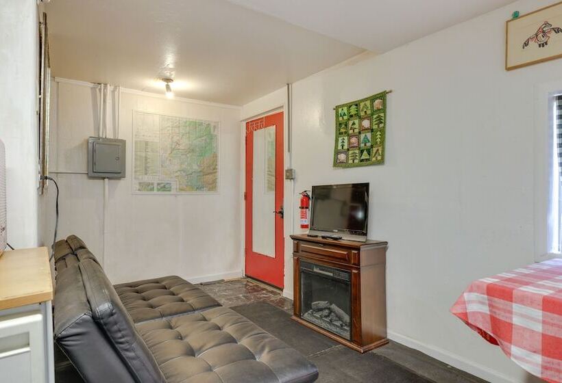 Dodge Ridge Pinecrest Mountain Cabin: Near Hiking!