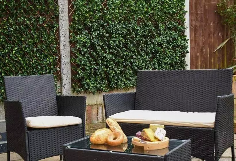 レジデンス Amazing 4br Near Hospital, Free Parking, Sleeps 10