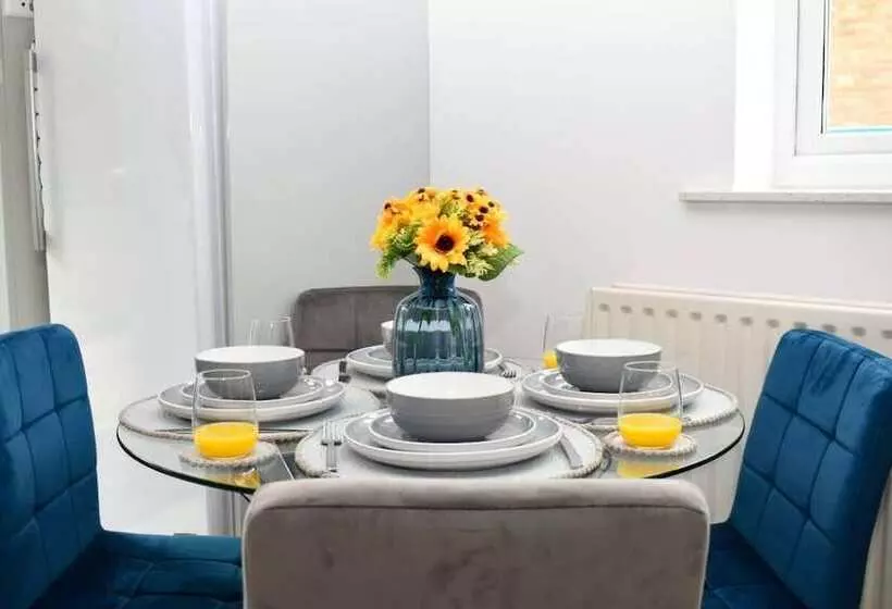 レジデンス Amazing 4br Near Hospital, Free Parking, Sleeps 10