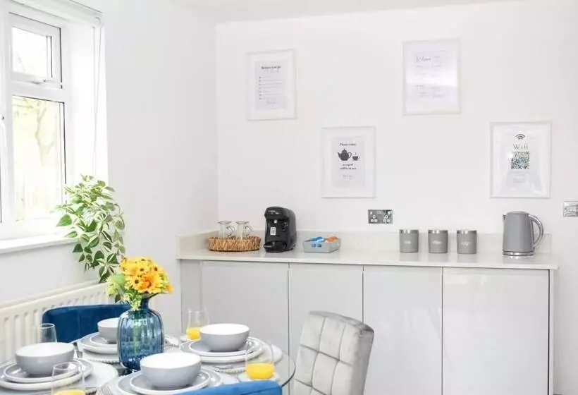 レジデンス Amazing 4br Near Hospital, Free Parking, Sleeps 10