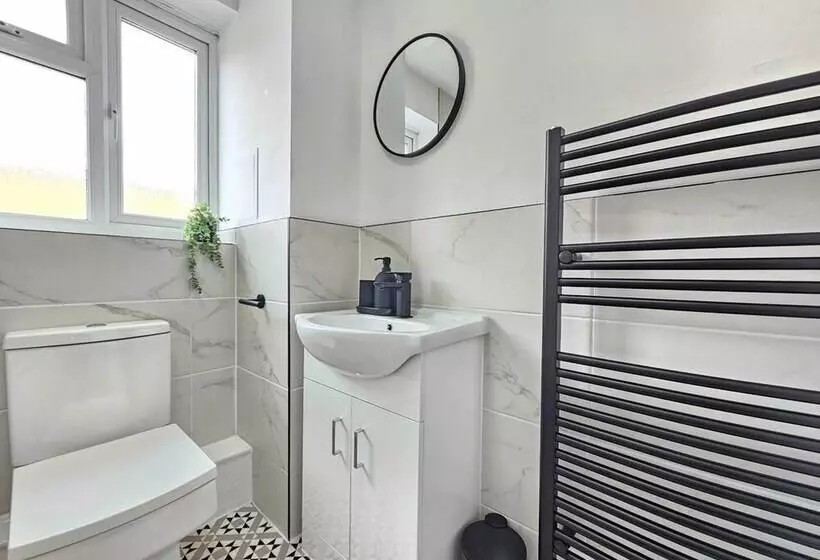 レジデンス Amazing 4br Near Hospital, Free Parking, Sleeps 10
