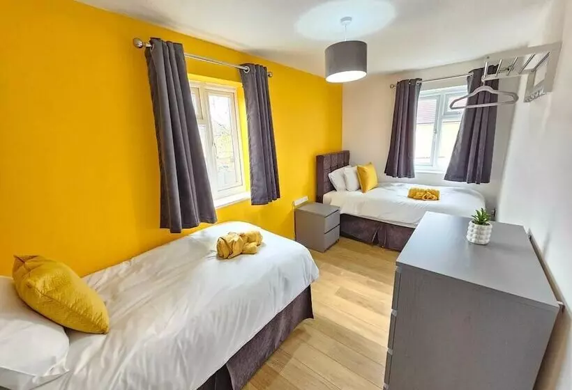 レジデンス Amazing 4br Near Hospital, Free Parking, Sleeps 10