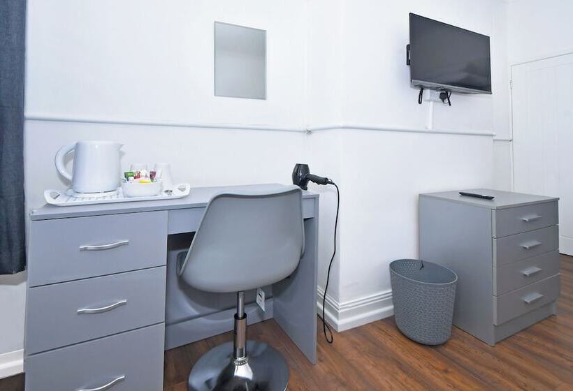 דירת נופש Impeccable 3 Bed House In Stoke On Trent