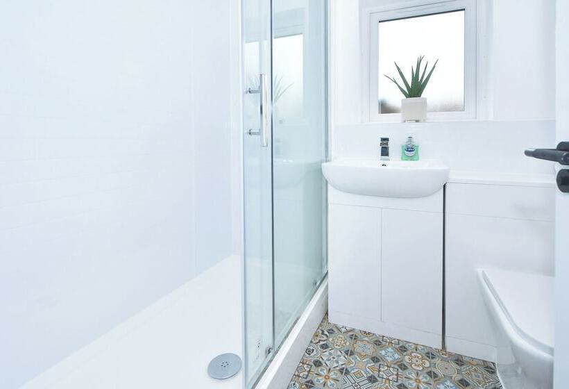 דירת נופש Impeccable 3 Bed House In Stoke On Trent