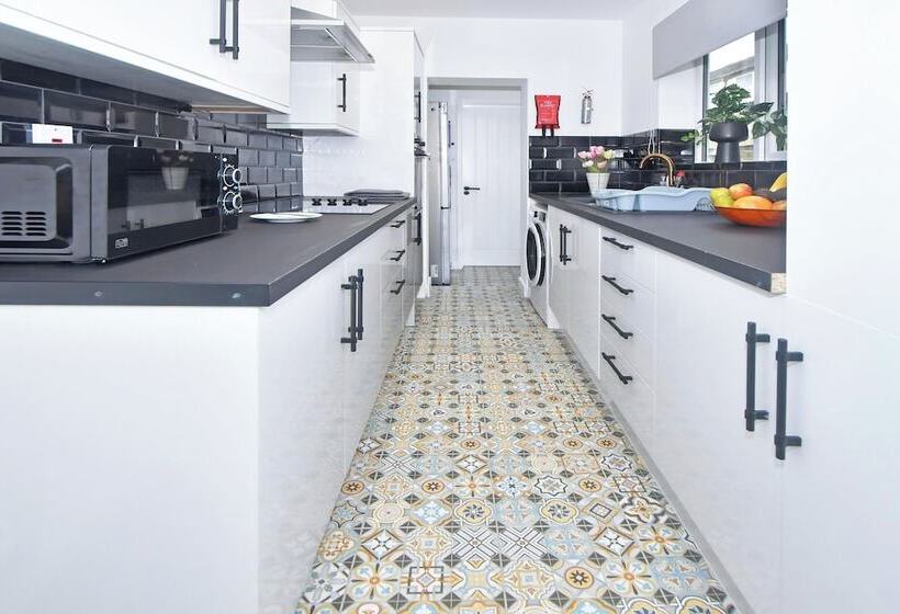 דירת נופש Impeccable 3 Bed House In Stoke On Trent