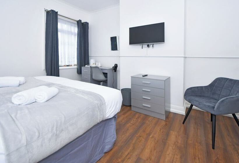 דירת נופש Impeccable 3 Bed House In Stoke On Trent